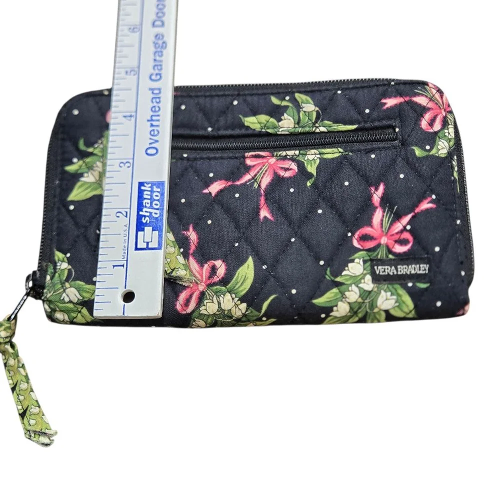 Retired Vera Bradley Wristlet New Hope Black Pink Floral Quilted Vintage Floral
